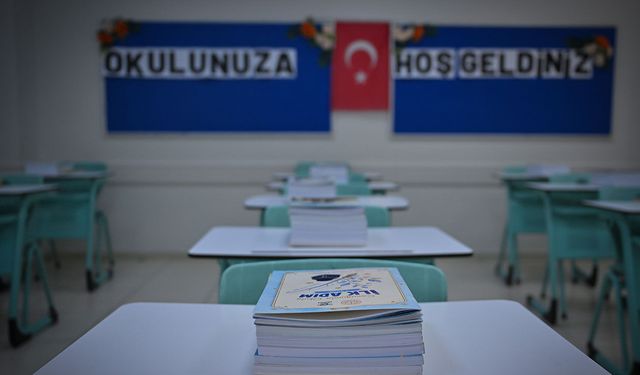 MEB'in ücretsiz ders kitapları okullardaki yerini aldı
