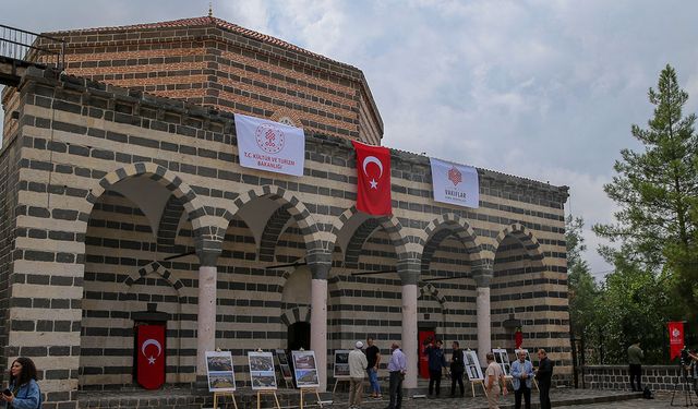 Depremde hasar gören 6 tarihi cami yeniden ibadete açıldı
