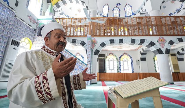 İzmir'de din görevlisi 6 aylık maaşını devlete bağışladı