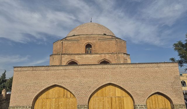 İran’da Selçuklu mirası Urumiye Ulu Camii ihtişamını koruyor