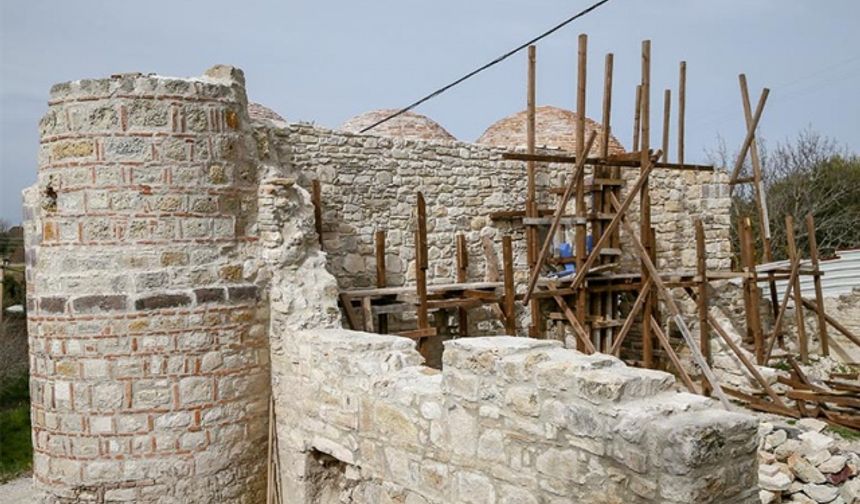 Çeşme'de 7 asırlık Çakabey Külliyesi Camii ayağa kaldırılıyor