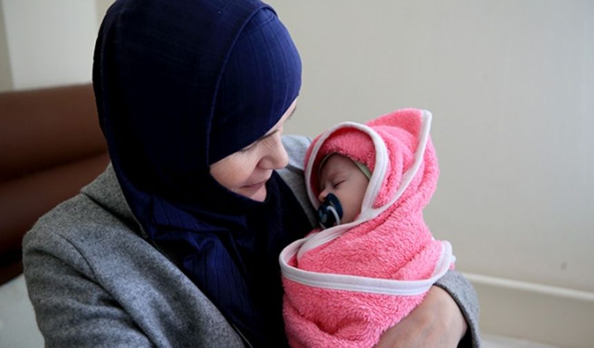 Savaşın göçe zorladığı kadınlar, çocuklarına hem annelik hem babalık yapıyor
