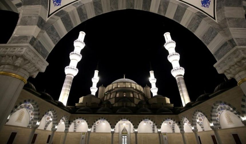Orta Asya’nın En Büyük Camisi İmama Serahsi Camii