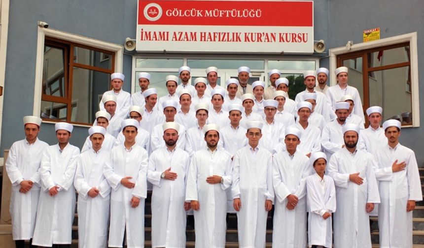 Gölcük’te 44 hafız mezun oldu