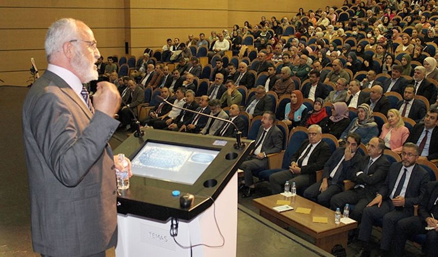 Prof. Dr. Akpınar: Cami ve minare gölgesinde yetişen nesiller yarınlarımızın garantisi olacaktır