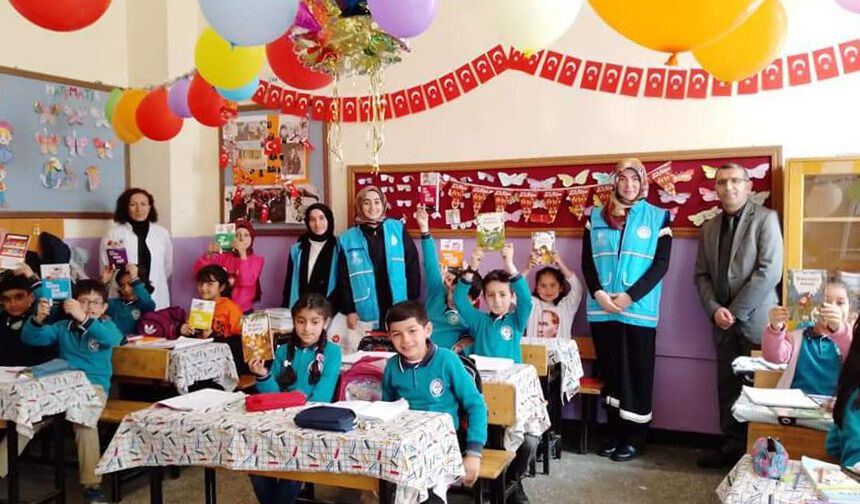 TDV gençlikten öğrencilere tatil hediyesi