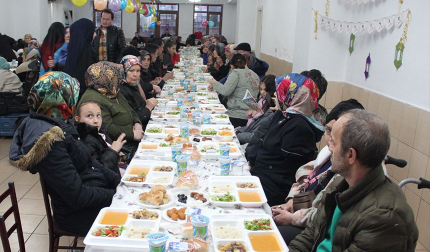 Müftülük, yetim ve engelli vatandaşlarla iftarda buluştu