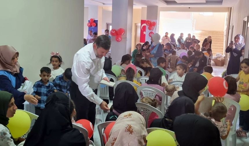 Hatay'da 75 yetime bayramlık hediye edildi