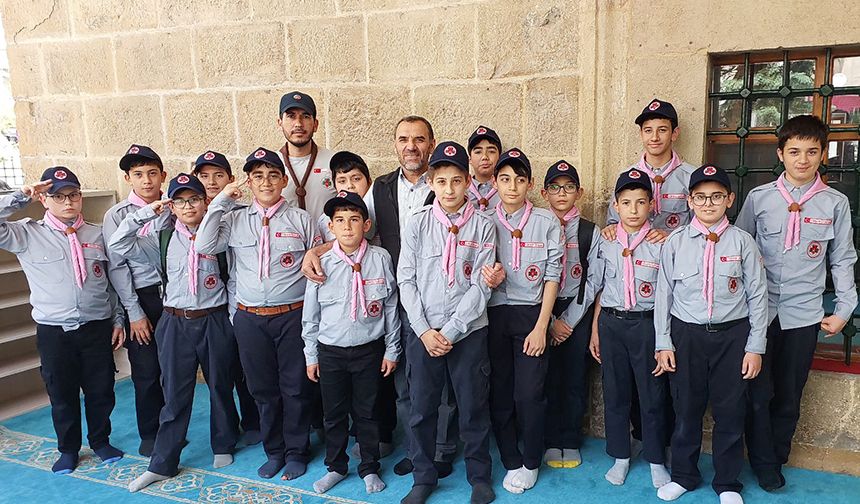 Niğde'de izci gençler camileri temizledi