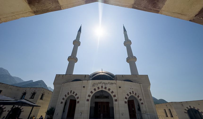 İslam Kültür Merkezi, Karadağlılara hizmet veriyor