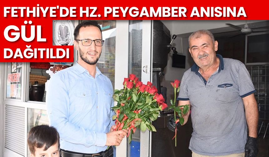 Fethiye'de Hz. Peygamber anısına gül dağıtıldı