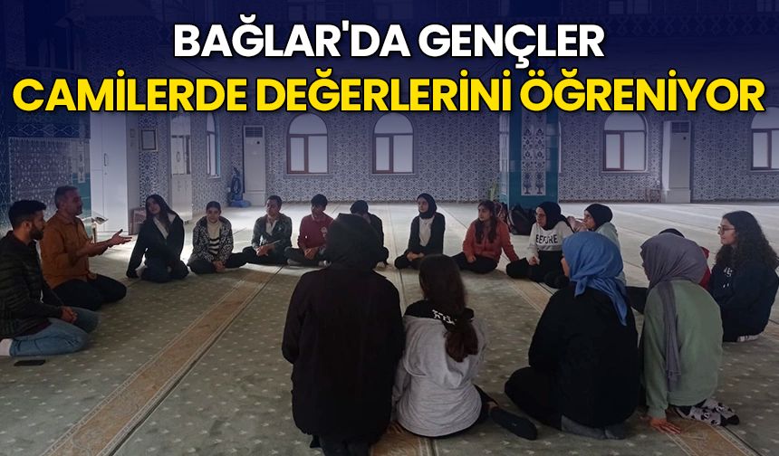Bağlar'da gençler camilerde değerlerini öğreniyor