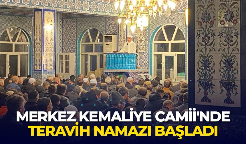 Merkez Kemaliye Camii'nde teravih namazı başladı