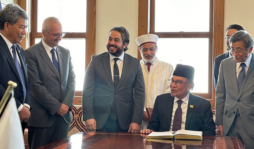 Malezya Başbakanı'ndan Tokyo Camii'ne ziyaret