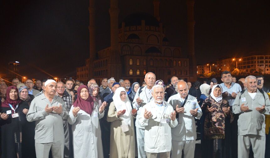 Rahmanın misafirleri Medine yollarında