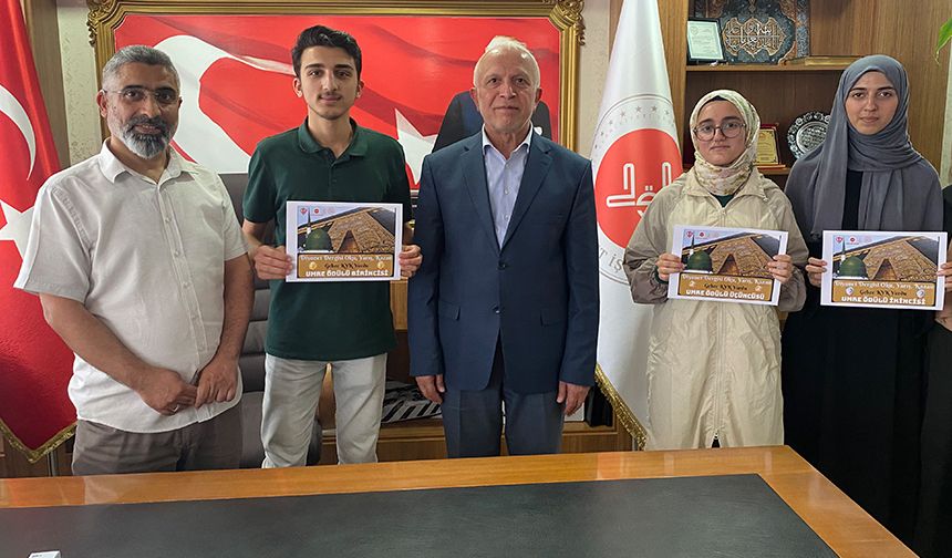 Dijital Yarışmada umre ödülü kazandılar