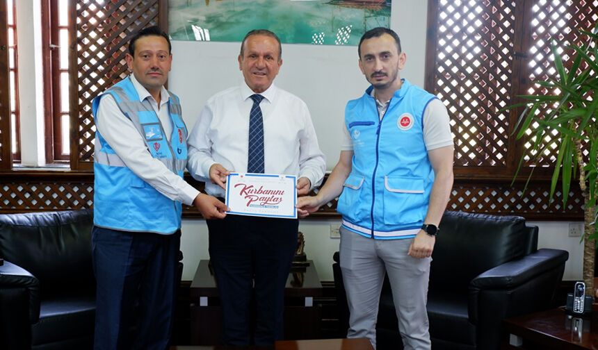 Bakan Ataoğlu, kurbanını TDV'ye emanet etti