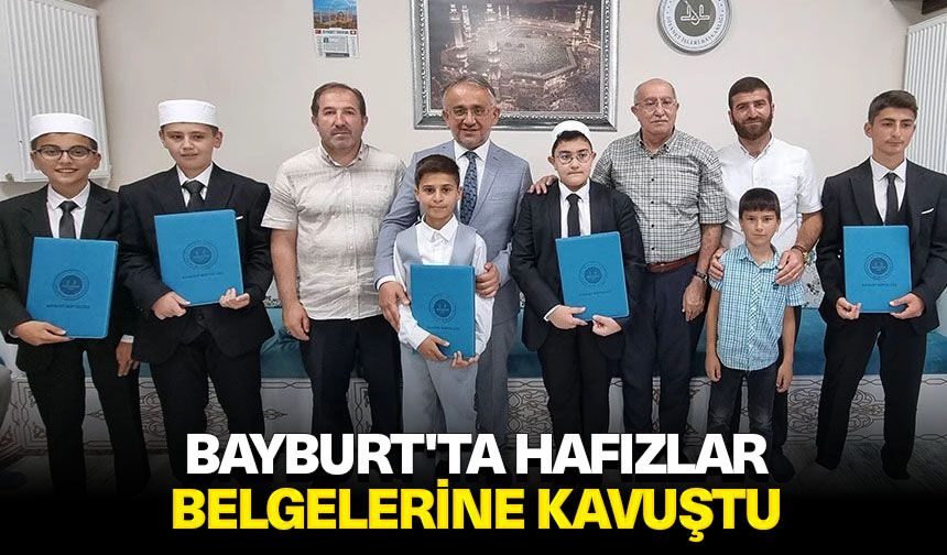 Bayburt'ta hafızlar belgelerine kavuştu