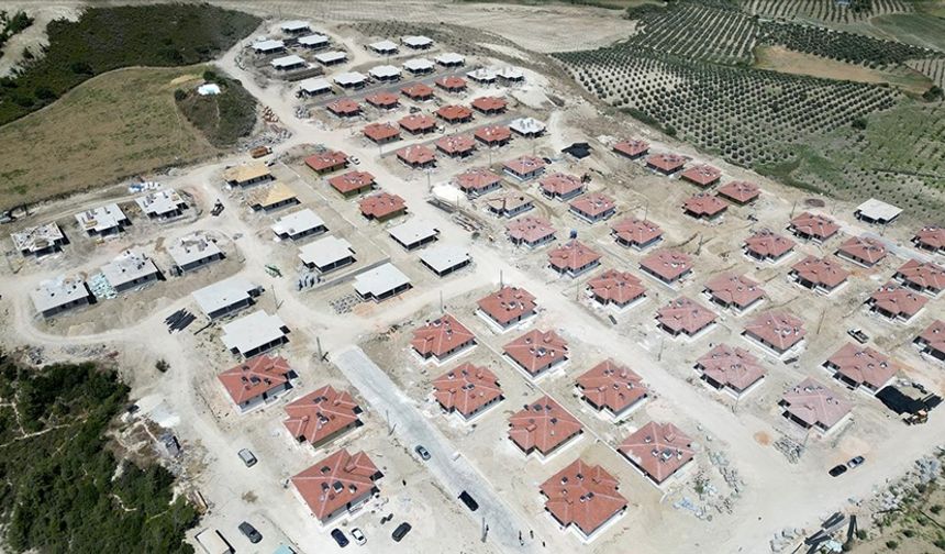Hatay'da inşa edilen 117 köy tipi afet evi eylülde teslim edilecek
