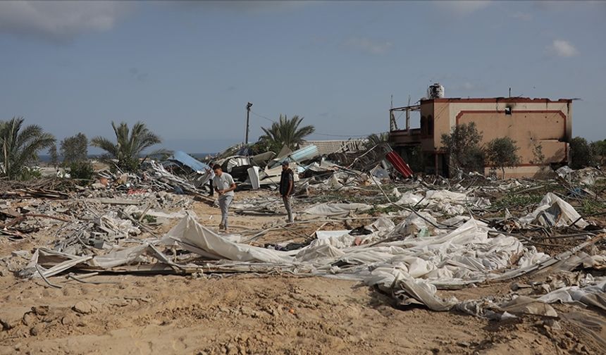 Katil İsrail'in El-Mevasi bölgesine saldırısında en az 50 kişi şehit oldu