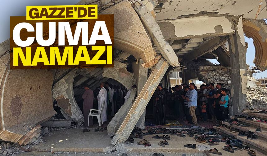 Katil İsrail'in saldırıları altındaki Gazze'de cuma namazı