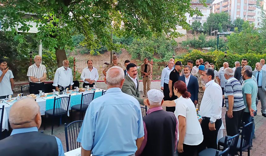 Tunceli'de Muharrem lokması pay edildi