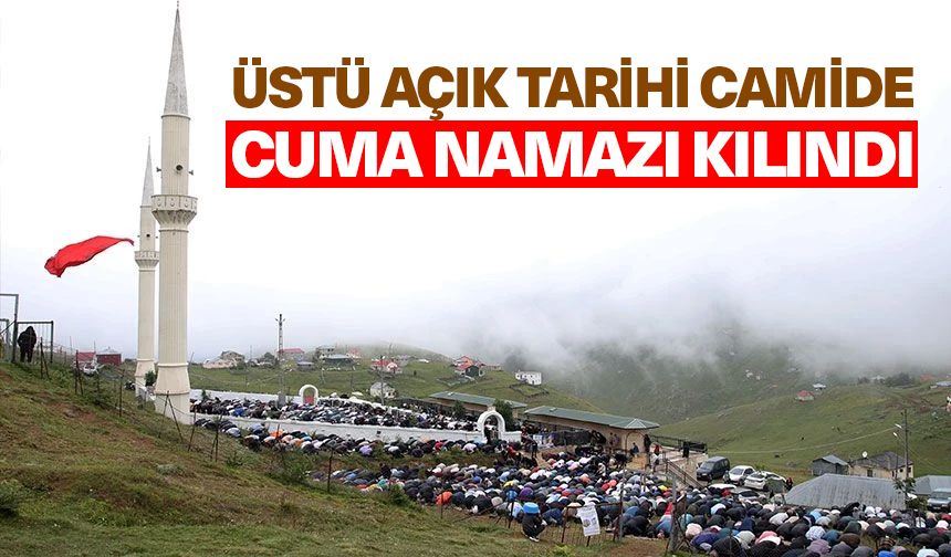 Üstü açık tarihi camide cuma namazı kılındı