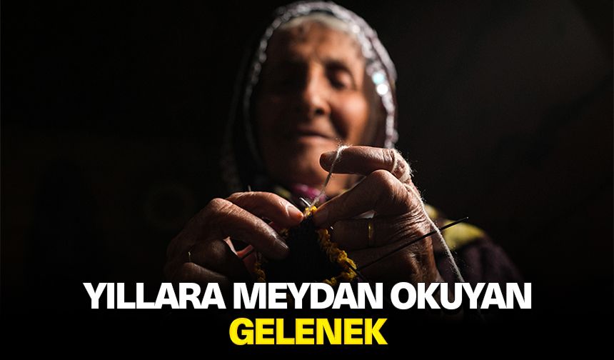 Şavşatlı kadınların patik örme geleneği yıllara meydan okuyor