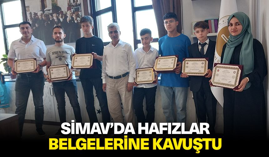 Simav’da hafızlar belgelerine kavuştu