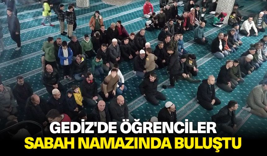 Gediz'de öğrenciler sabah namazında buluştu