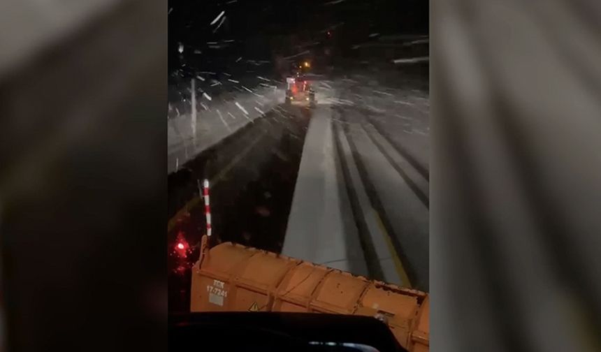 Kars-Iğdır kara yolunda kar yağışı ulaşımı güçleştiriyor