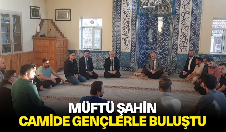 Müftü Şahin, camide gençlerle buluştu