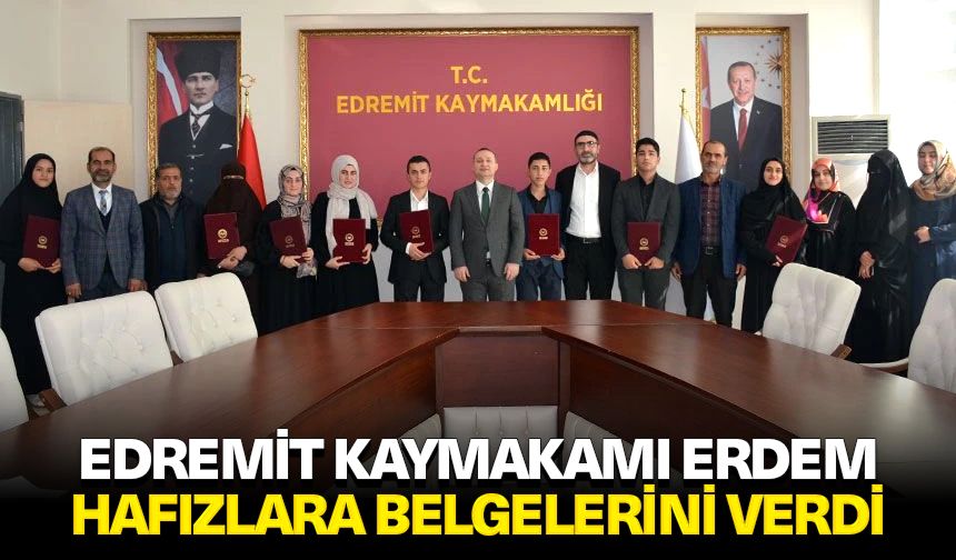 Edremit Kaymakamı Erdem, hafızlara belgelerini verdi