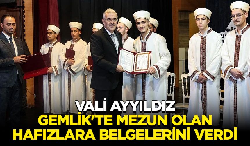 Vali Ayyıldız, Gemlik'te mezun olan hafızlara belgelerini verdi