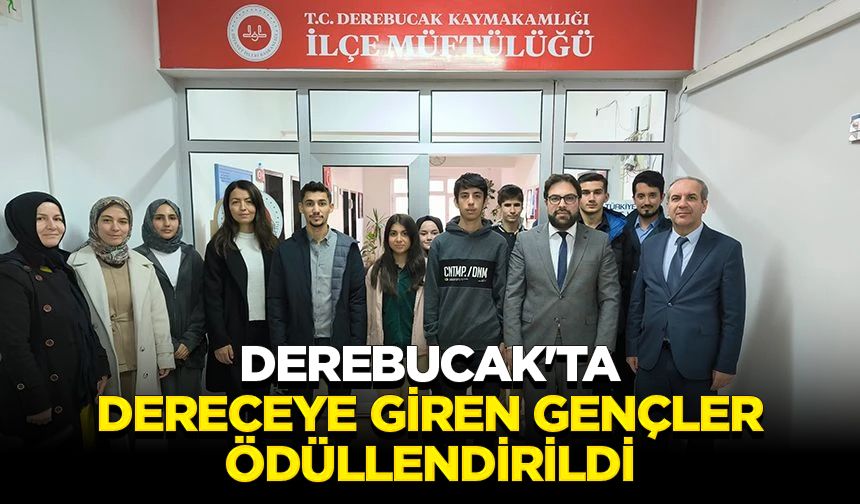 Derebucak'ta dereceye giren gençler ödüllendirildi