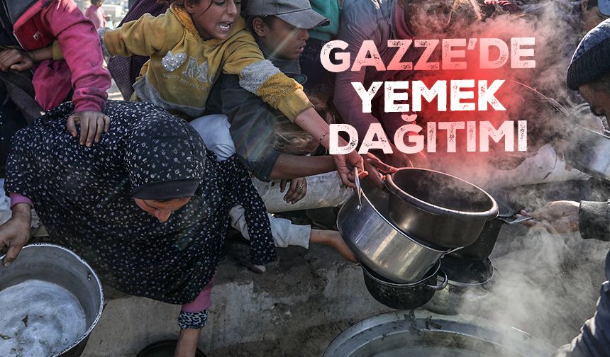 Gazze'de yerinden edilmiş Filistinlilere yemek dağıtıldı