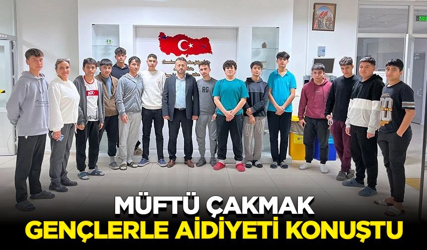 Müftü Çakmak, gençlerle aidiyeti konuştu