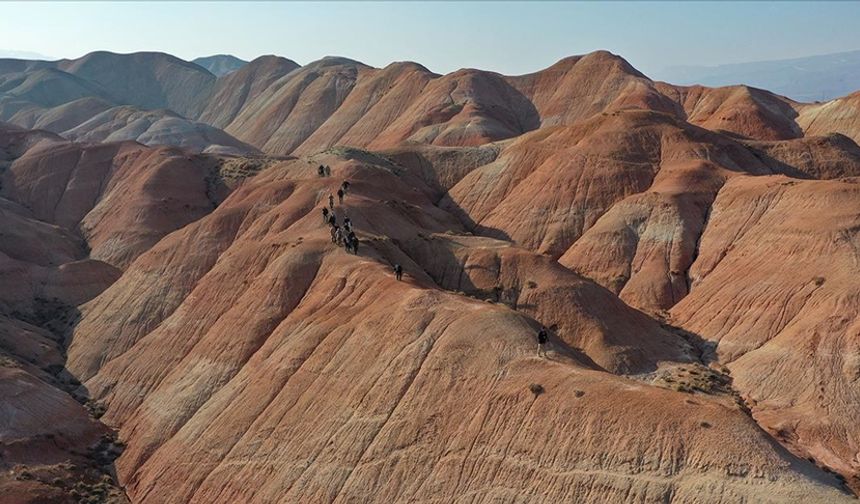 Iğdır'ın Gökkuşağı Tepeleri turizme kazandırılacak