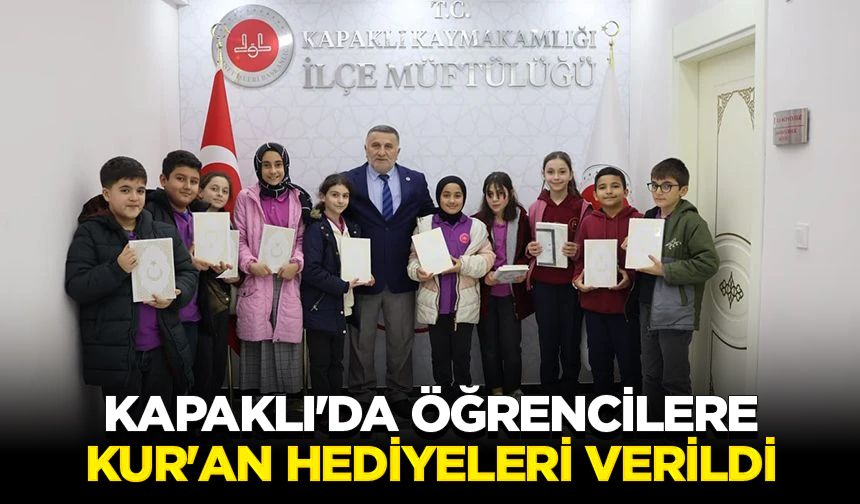 Kapaklı'da öğrencilere Kur'an hediyeleri verildi