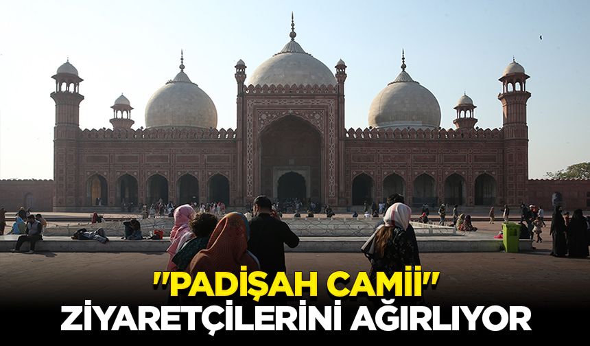 Lahor'daki "Padişah Camii" ziyaretçilerini ağırlıyor