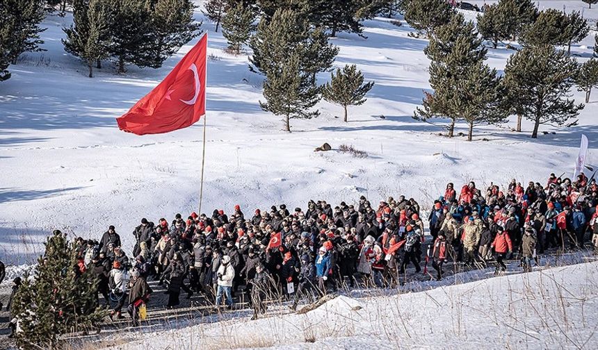 Türkiye, "Bu toprakta izin var" temasıyla Sarıkamış'ta şehitler için yürüdü