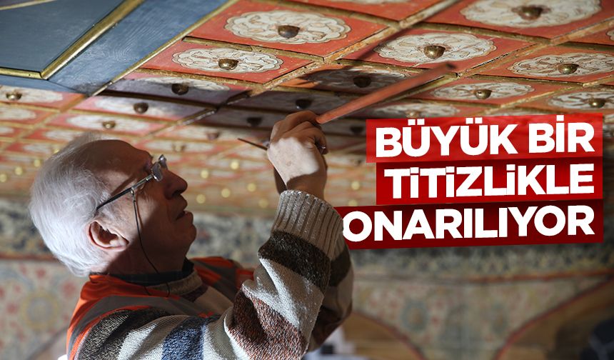 Selimiye Camii'nin merkezinde yer alan müezzin mahfili onarılıyor