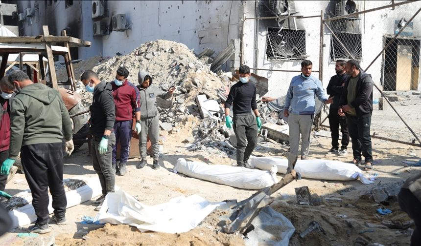 Gazze Şeridi'nin kuzeyinde boş bir arazide 20 Filistinlinin daha cansız bedenine ulaşıldı