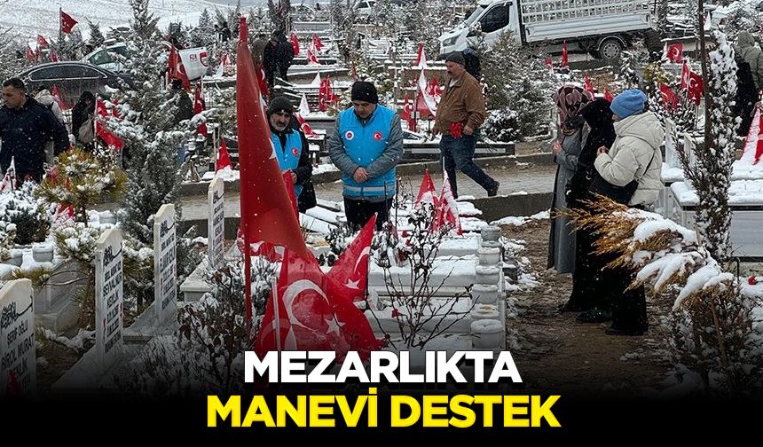 Mezarlıkta, manevi destek