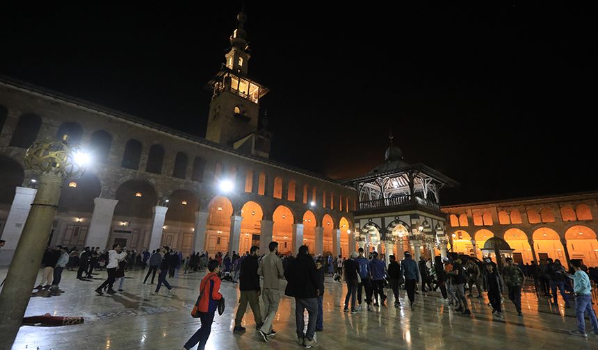 Şam'daki Emevi Camisi'nde Kadir Gecesi idrak edildi