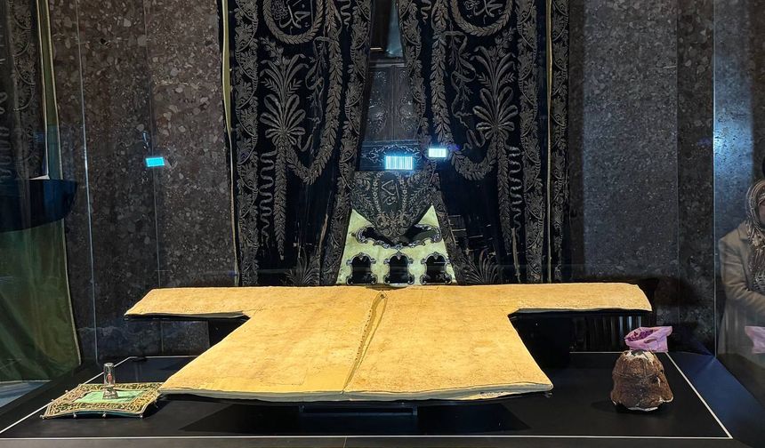 Hırka-i Şerif, dualarla ziyarete kapatıldı