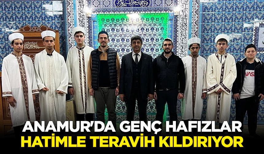 Anamur'da genç hafızlar hatimle teravih kıldırıyor