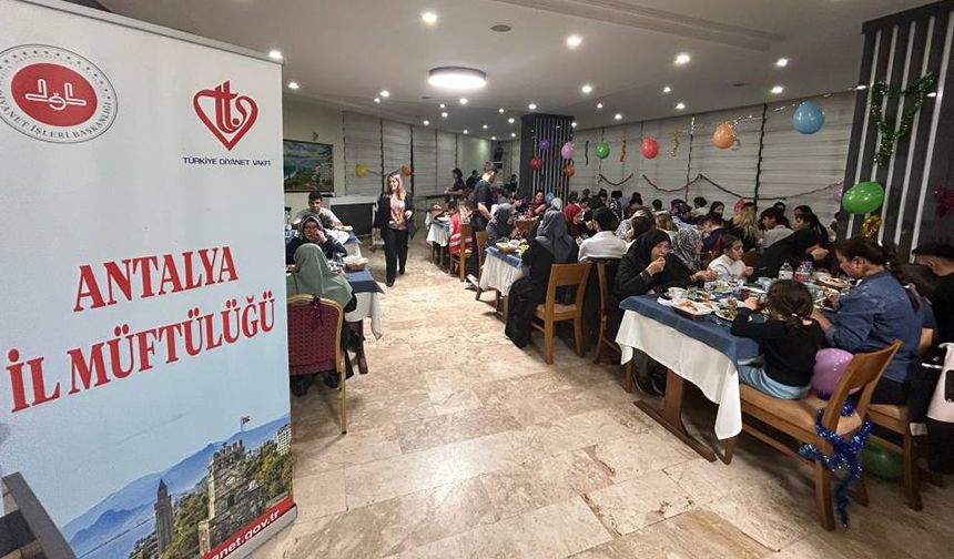 Antalya’da yetimler iyilik sofrasında bir araya geldi