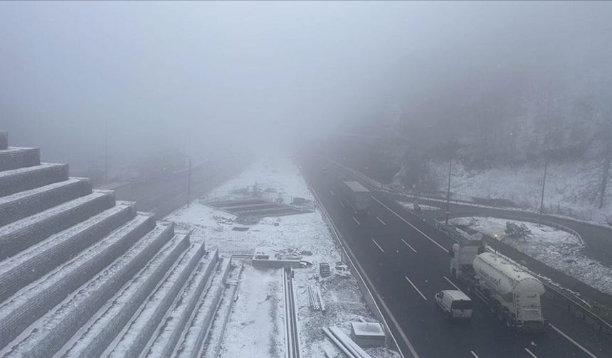 Bolu Dağı'nda kar yağışı sürüyor