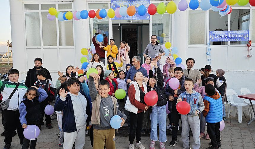 Çamköy Hatipler Camii'nde çocuk iftarı düzenlendi